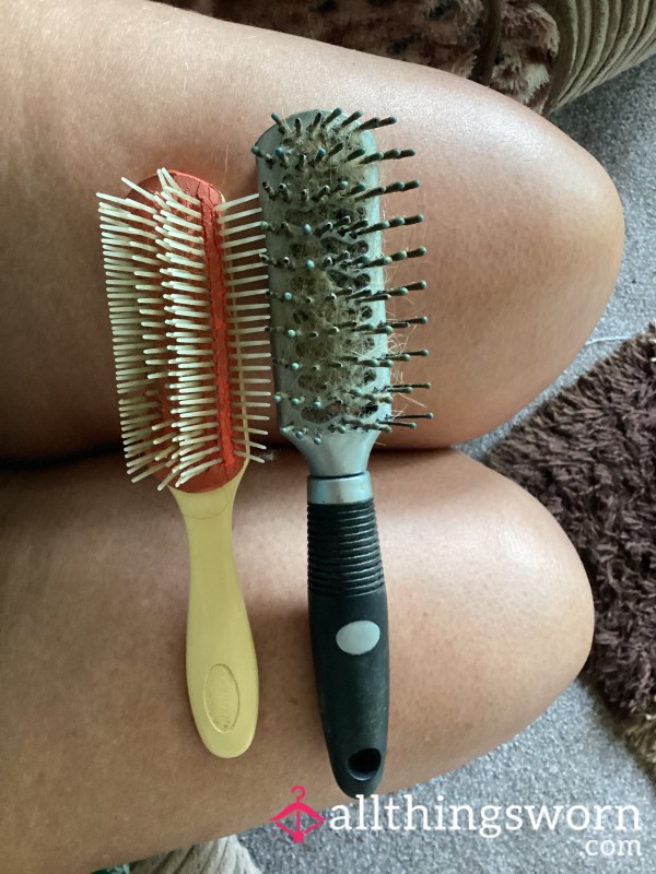 2 Hairbrushes