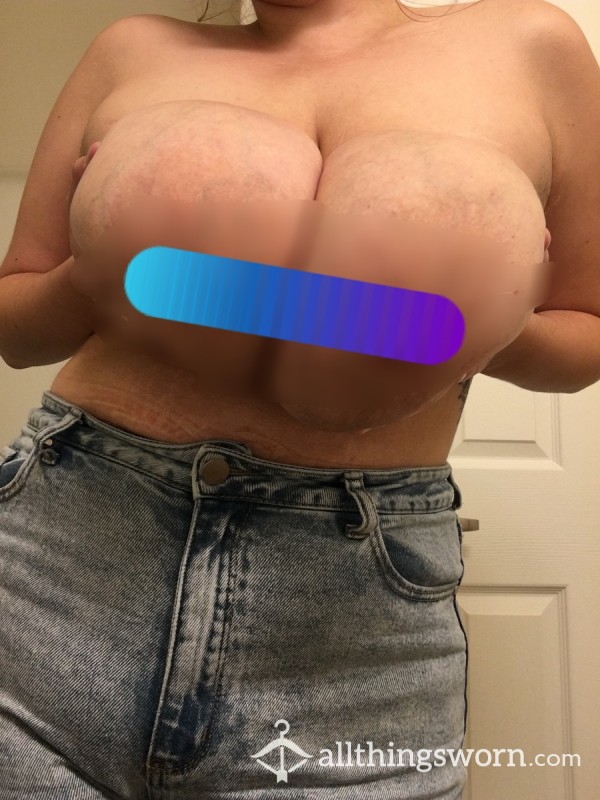 6 Pics Of My Huge Natural T*ts