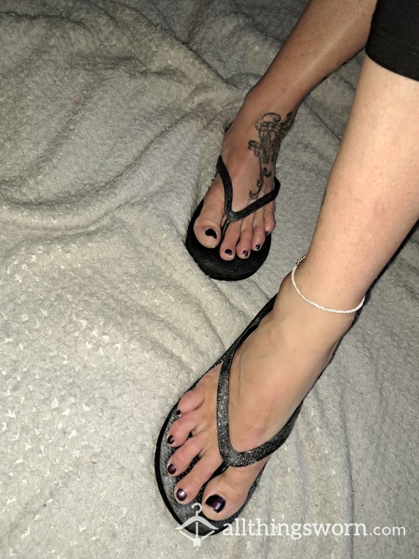 £7 For 3 Photos Of My S**y Feet😏🥵