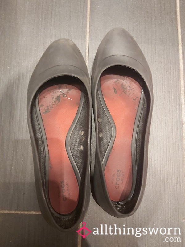 ***SOLD***   THESE ABSOLUTELY WREAK 🤢🤢🤢🤢!!!!**** Ballet Flat CROCS Black Footprint