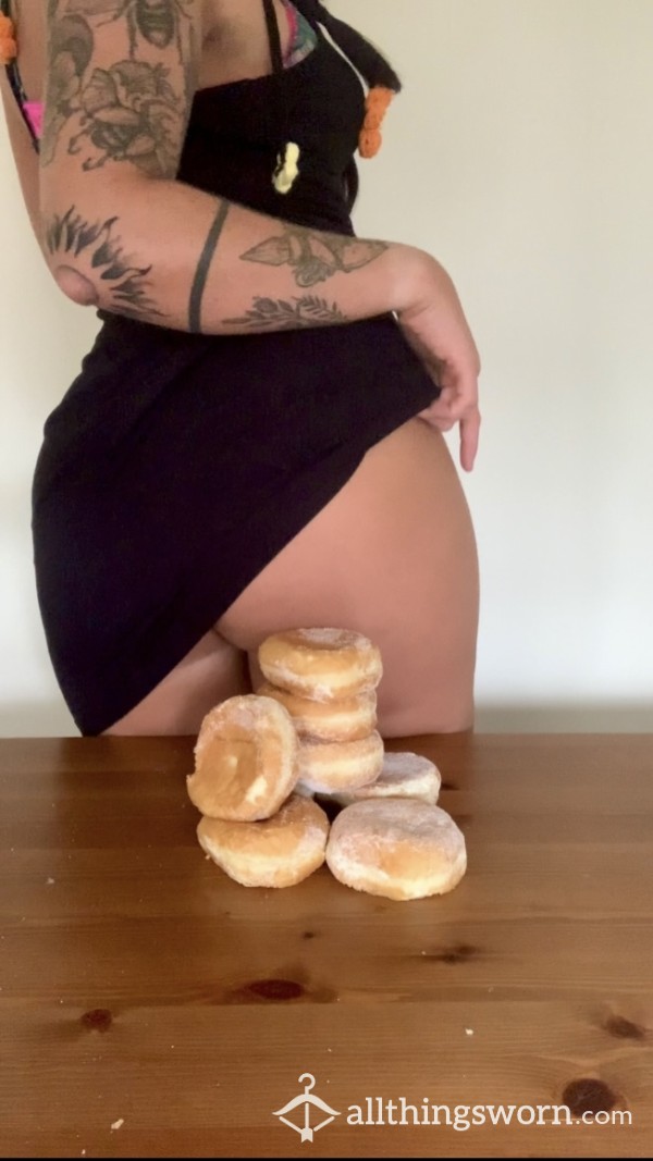 Big B*m Vs Custard Doughnuts Sploshing