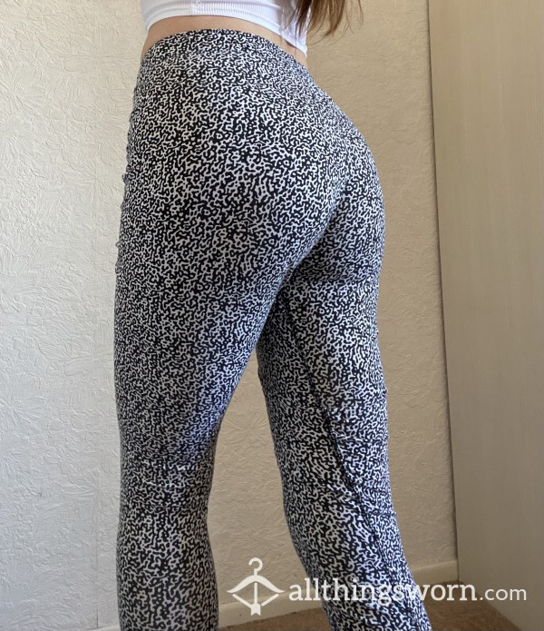 Black And White Pixel Graphic Printed Cotton Nike Leggings 😜