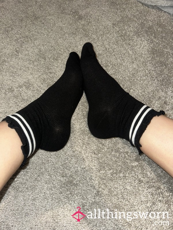 Black Frilly Socks🖤