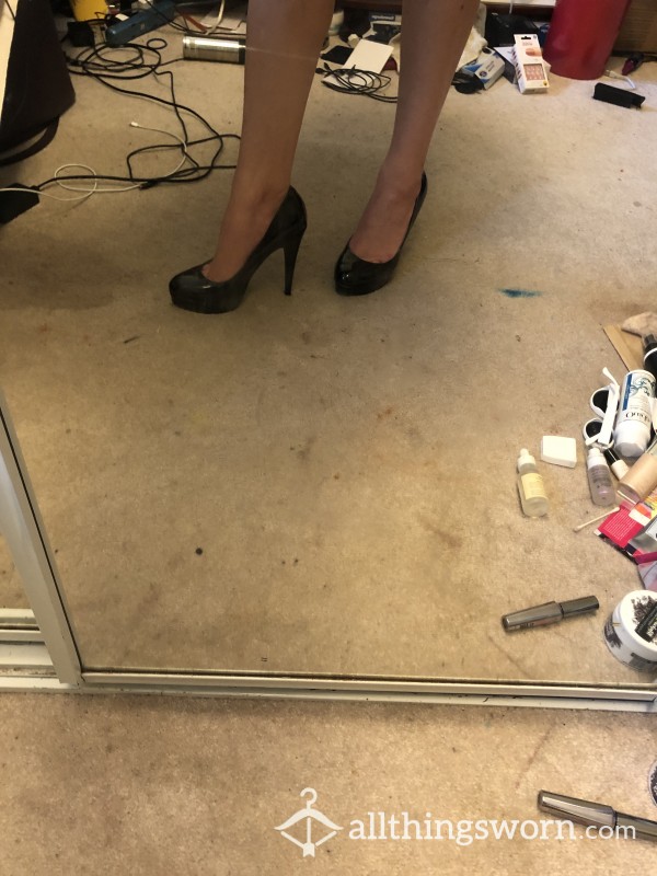 Black Pumps