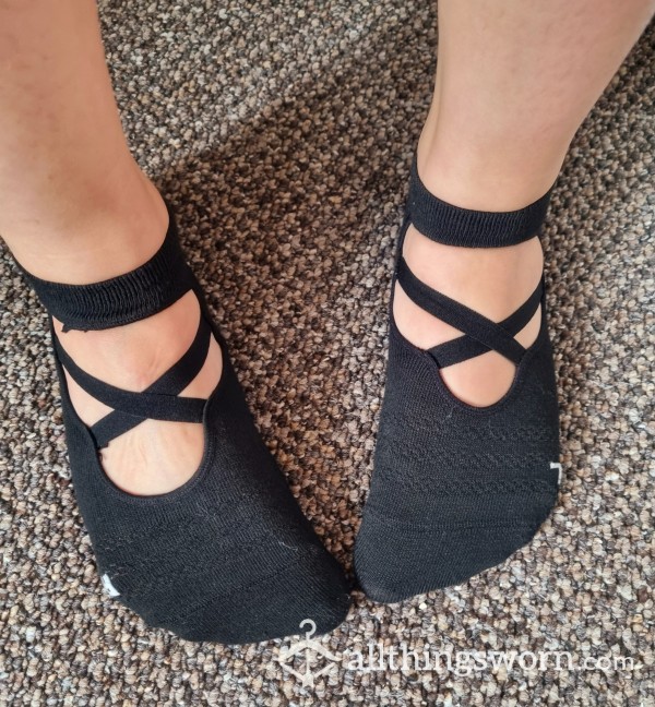 Black Yoga Pilates Socks 🧘‍♀️