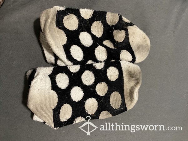 BLACK/WHITE SOCKS- 1 DAY WORN