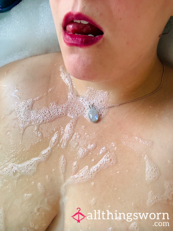 BBW Bubble Bath - Playing With My J-Cup T*ts