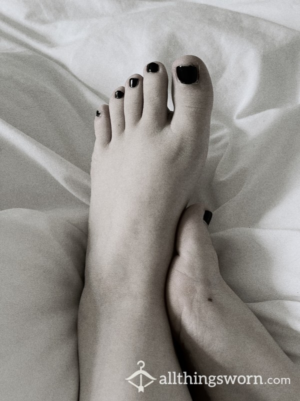 B&W Feet Pics