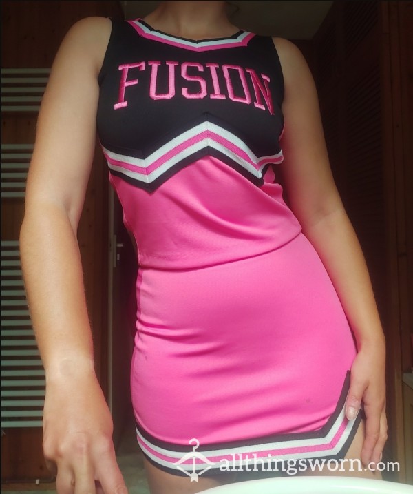 ***SOLD*** Cheer Leader Outfit Size 6 - 8