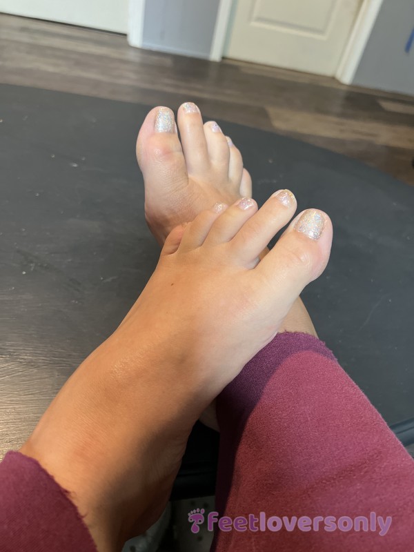 C*m See My Freshly Painted Toes 🤤