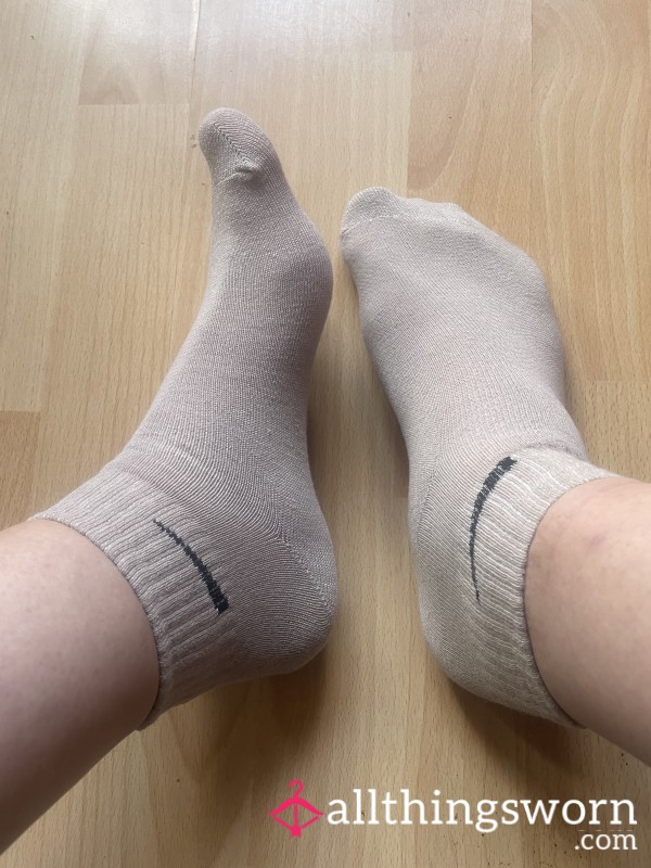 Cute Beige Trainer Socks, 3 Day Wear - Very Smelly