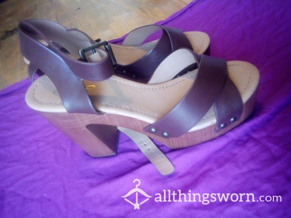 Cute Chunky Heels Tan And Wood Grain Size 7