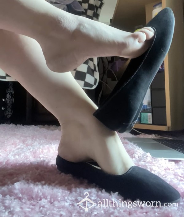 📼  Pre-Made Vid 📼 Dangling My Sweaty Black Flats