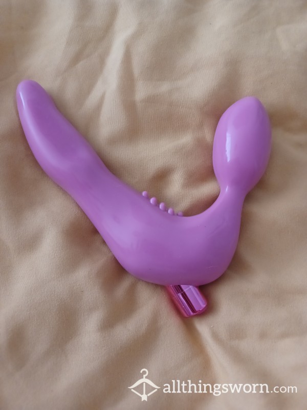 Double Penetrative Lesbian Toy