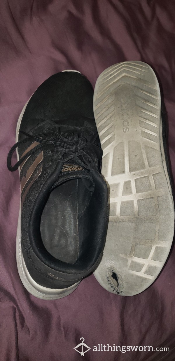 Extra Worn Adidas Sneaker