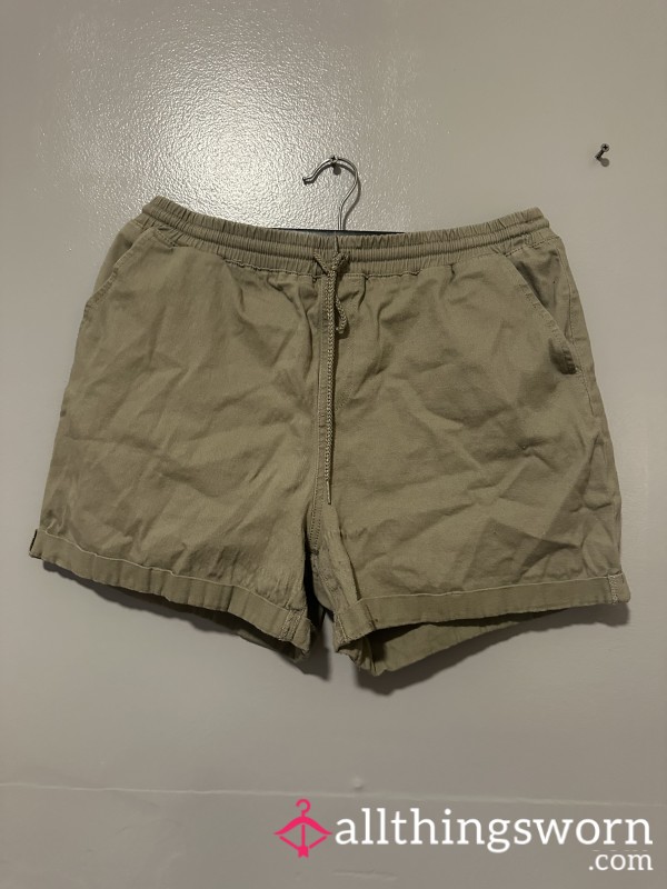 Fashion Nova Olive Shorts XL