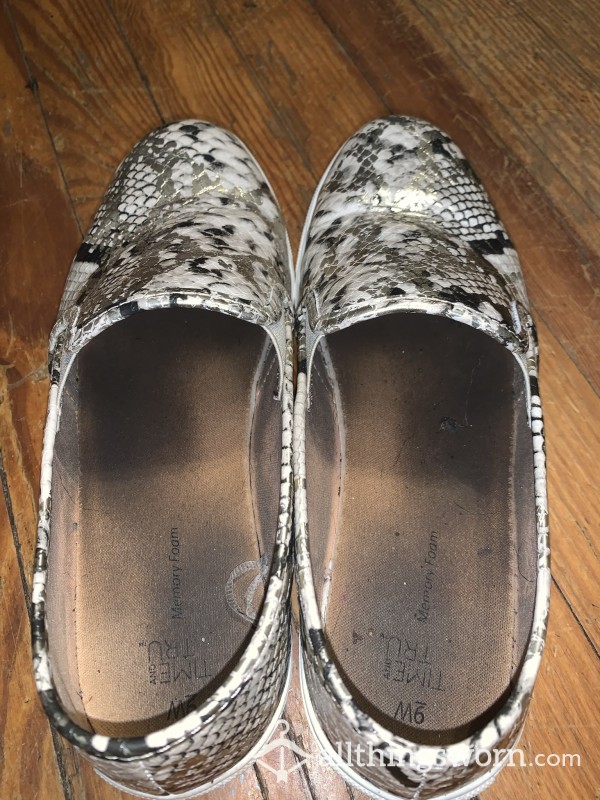 Faux Snake Skin Golden Shoes Size 9