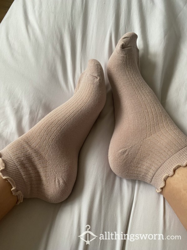 Frilly Pink Ankle Socks, 48hr Wear