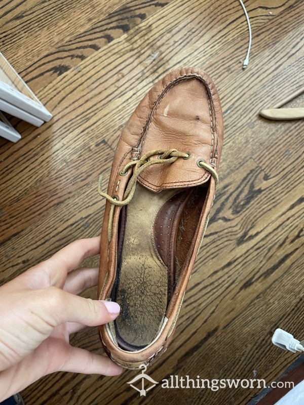 FRYE LEATHER SLIP ONS (SUPER WORN)