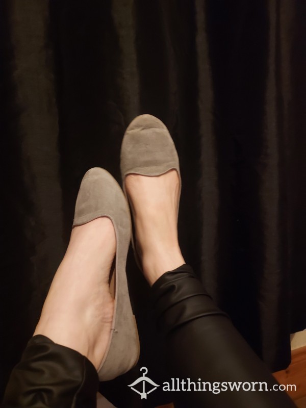 Grey Pumps