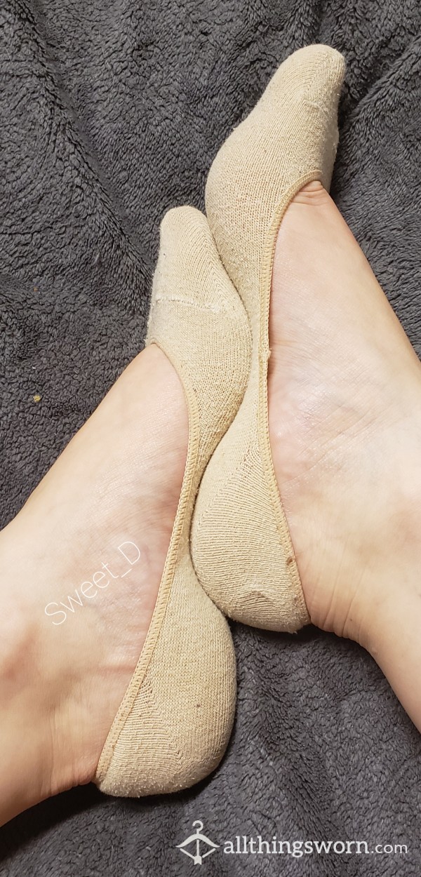 Nude No-Show Socks