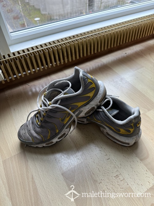 Heavily Used NIKE TN (grey&yellow)