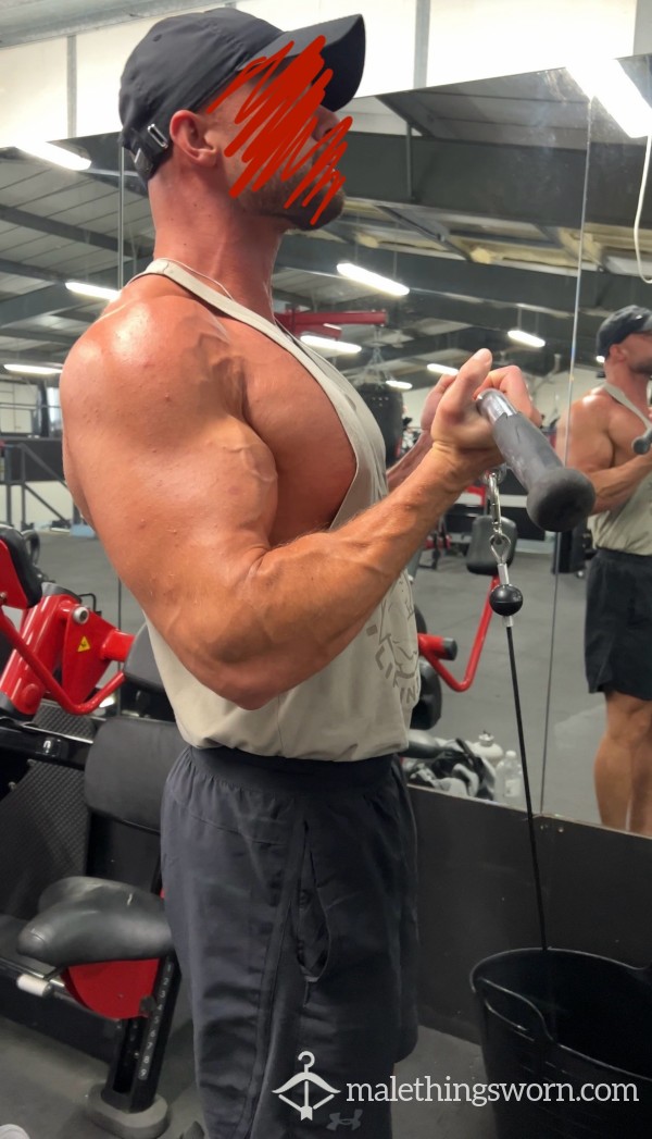 Huge Bicep Pump 🥵💪🏼