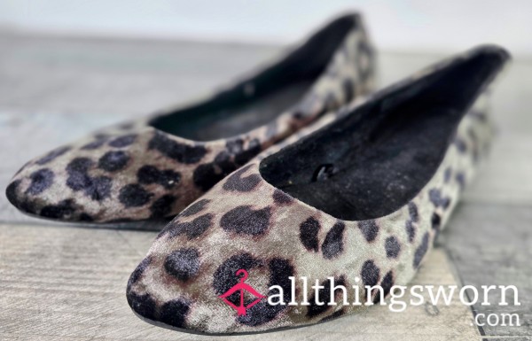 Ladies Well Worn Leopard Print Flat Shoes For You Foot Fet**h Buyers And Lovers