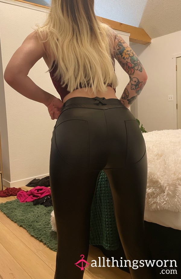 Leather Pants Photoset