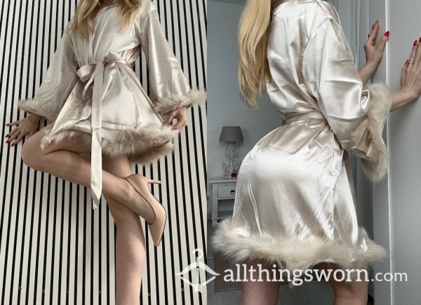 Luxurious Feather Satin Robe 🤍