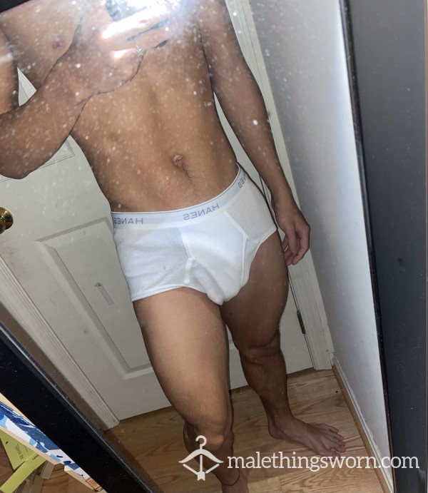 MEDIUM WHITE HANES BRIEFS