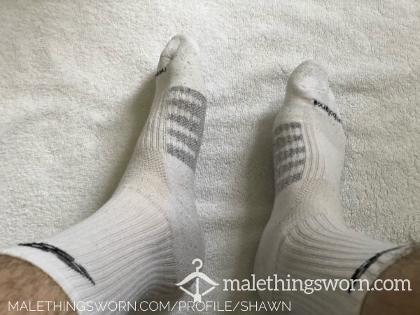 NEW BALANCE WHITE CREW SOCKS