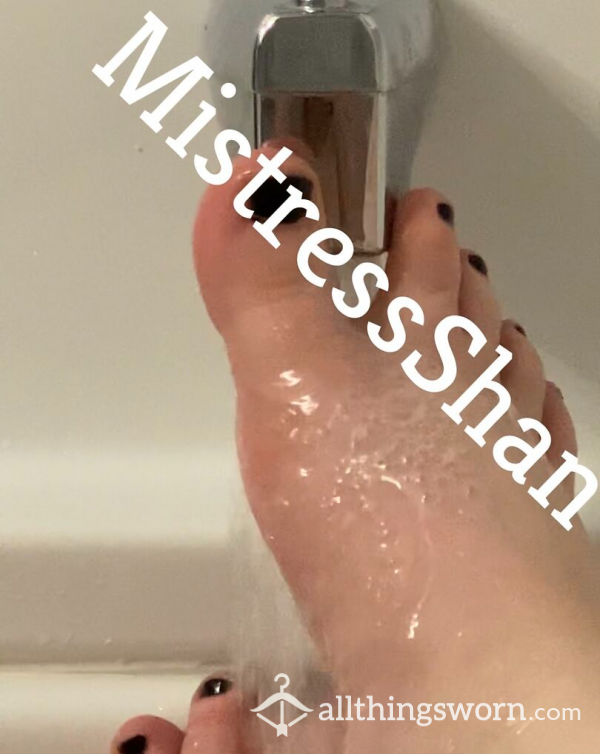 NEW Video & Photo Set - My Feet In The Bath.