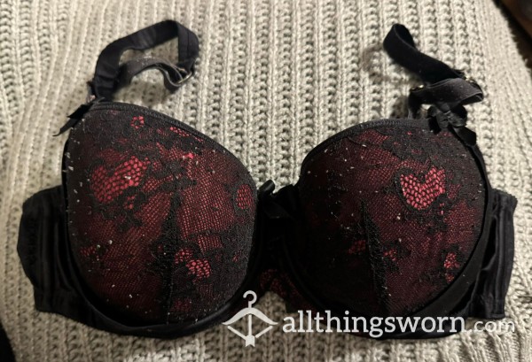 Old Black And Red S**y Lacey Bra, 34D