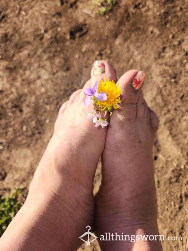 Outdoor Foot Pics! Dirty Feet!