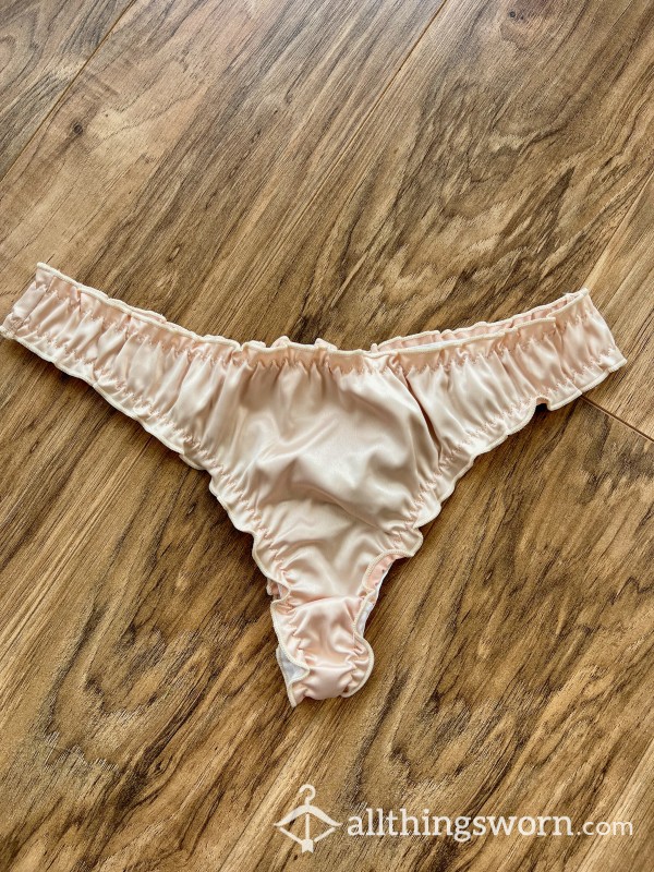 Peachy Silksatin Panties😋🍑