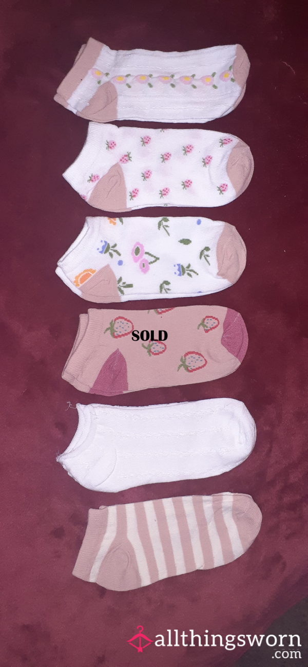 Pink Flor*l Ankle Socks