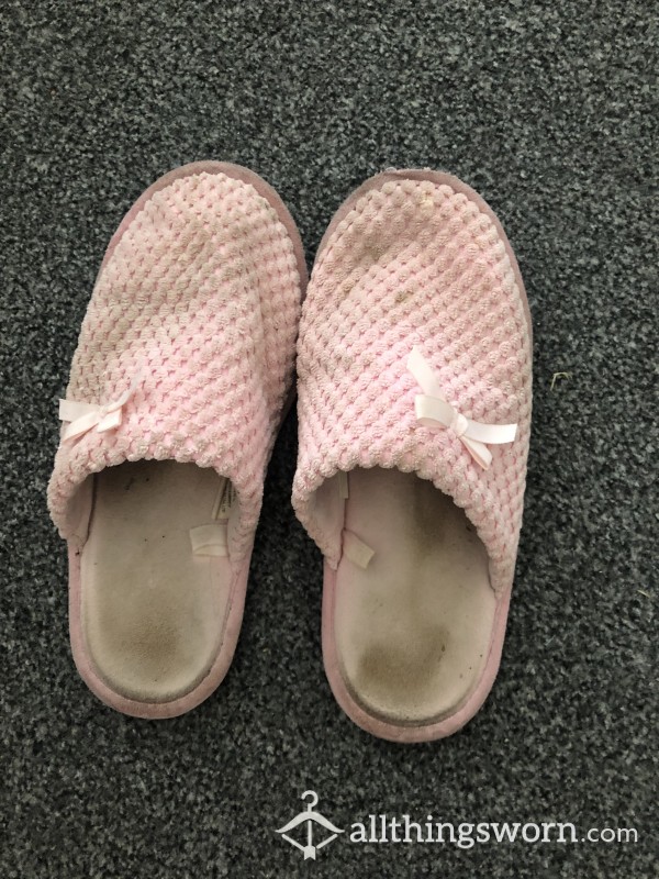 Pink Slip On Slippers, Well Worn🦶🏼