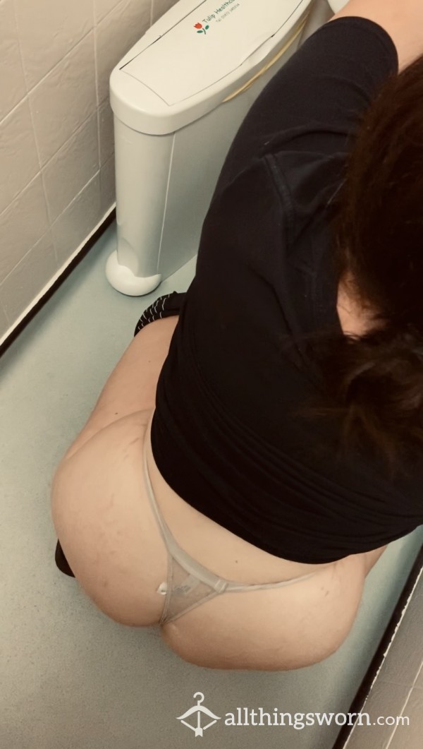 Public Toilet A** And T*ttie Shaking 😈