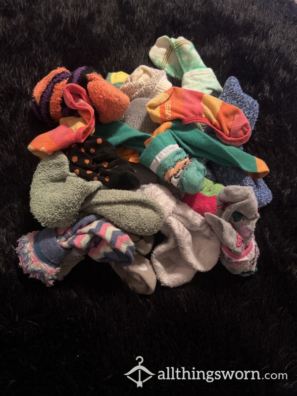 Random 5 Pairs Of Worn Socks