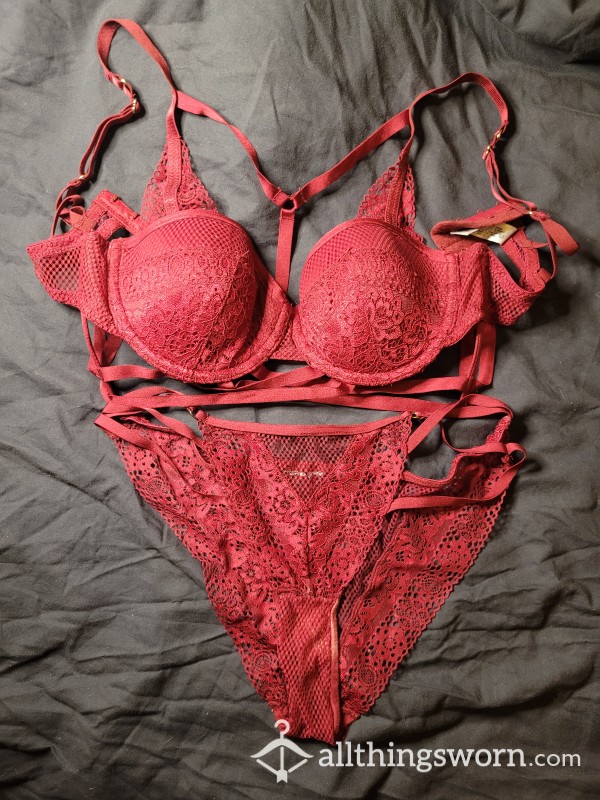 ONLY €35 NOW!! •Red Seductive Lingerie.. Well-worn 😈💋