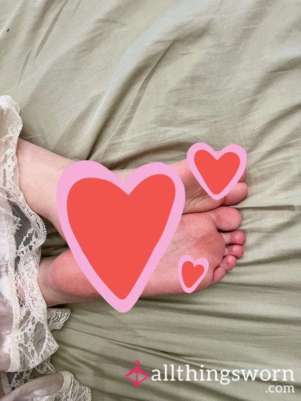 Rosy Cute Little Feet (9 Pictures)