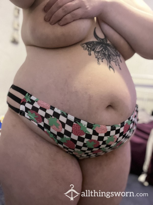 🍓Rue21- Black & White Checkered Strawberry Cotton Cheeky Panties W/ Triple Spaghetti Strap Elastic Waste Band🍓