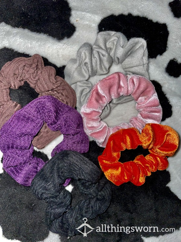 SCRUNCHIES 💕