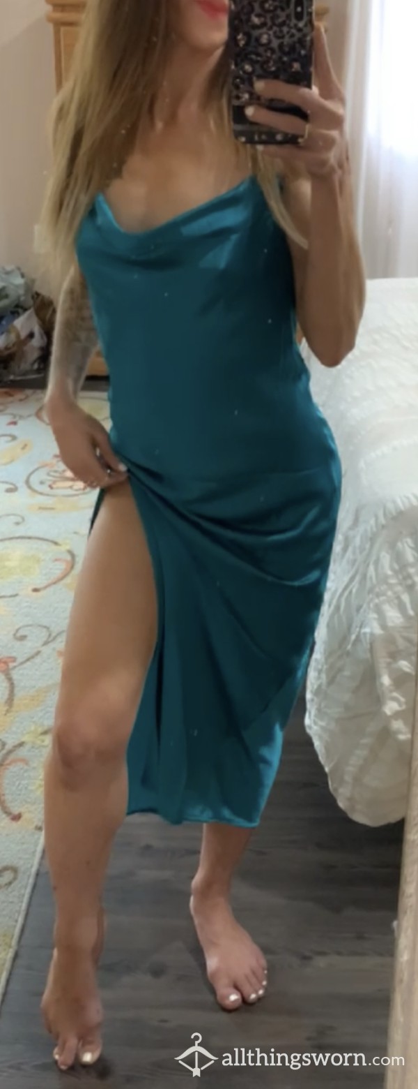 SUCH A Hot, S**y And FKN Fun One—you’ll Love This One!! 💯😘🔥💋 See All Pics!! 😍Gorgeous Emerald Green Silk Dress With Slit; SO S**y; I Wear It Out Often, A Strip Club Favorite Of Mine!!! 😘