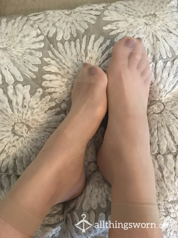 Sheer Crew Socks In Nude