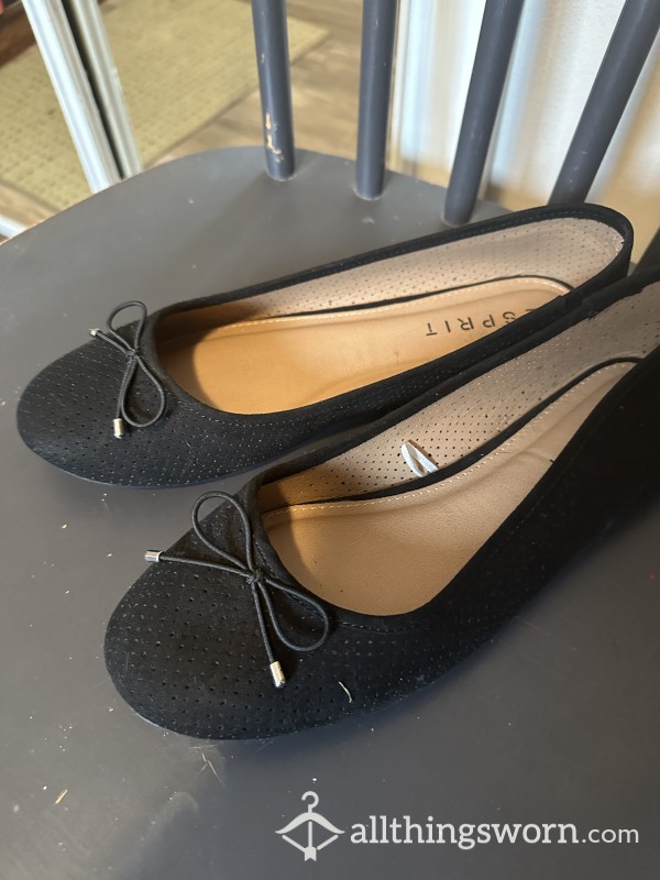 Size 8.5 Esprit Black Flats 🖤 Smelly 👣