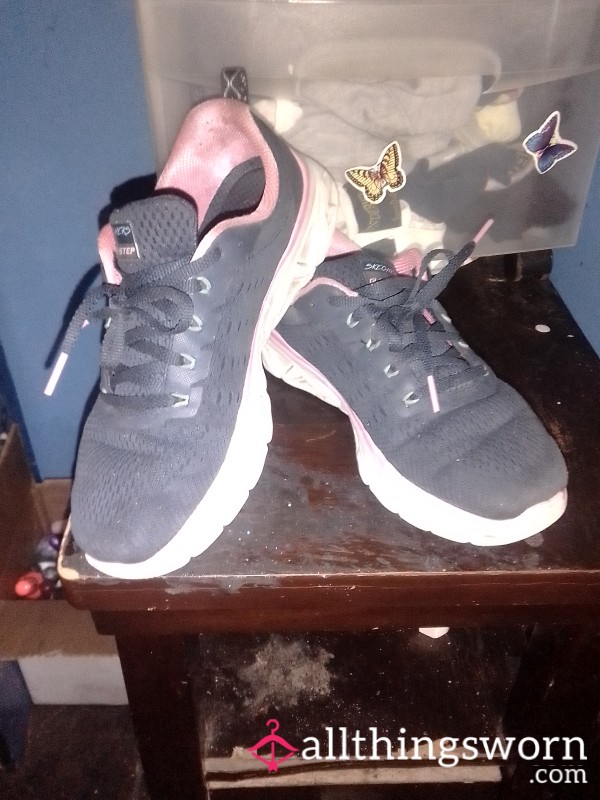 Sketchers (Size 8.5)