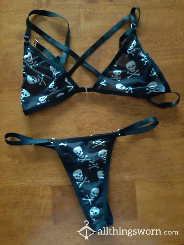 Skull And Crossbones Print Thong And Bralette