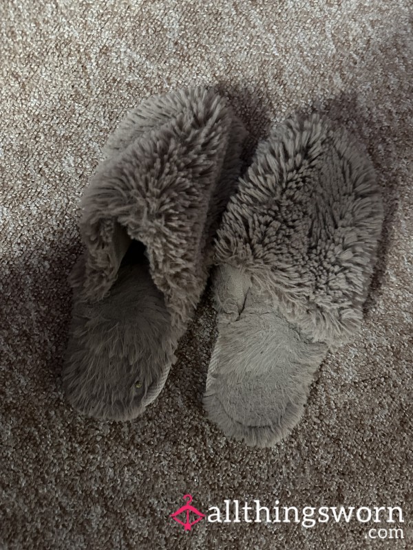 Slippers For Sale Size 5